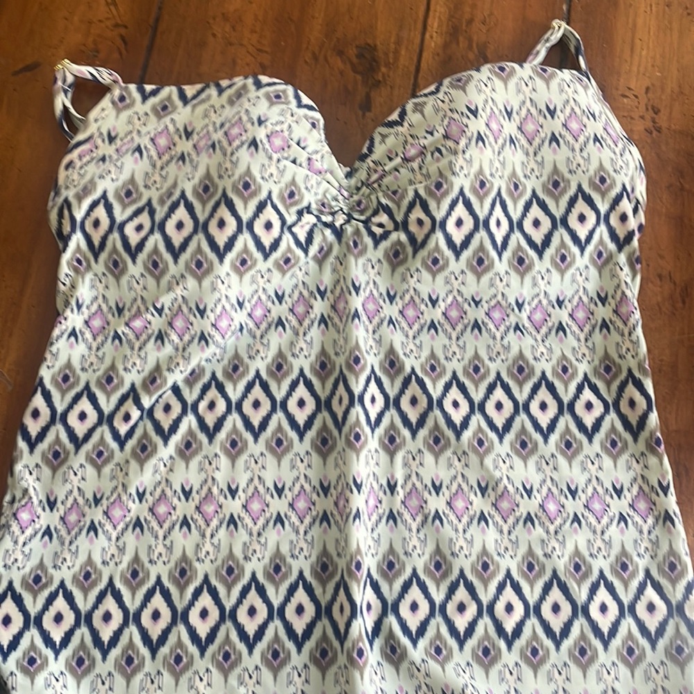 Women’s VS underwire tankini. 38 DD